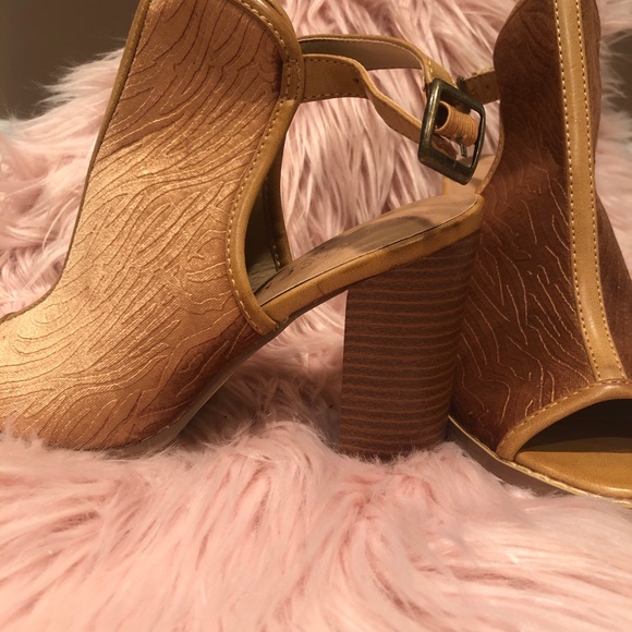 Camel Open toe textured bootie - Picture 6 of 6